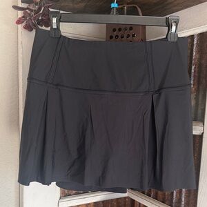 lululemon 8 tall Black Skirt